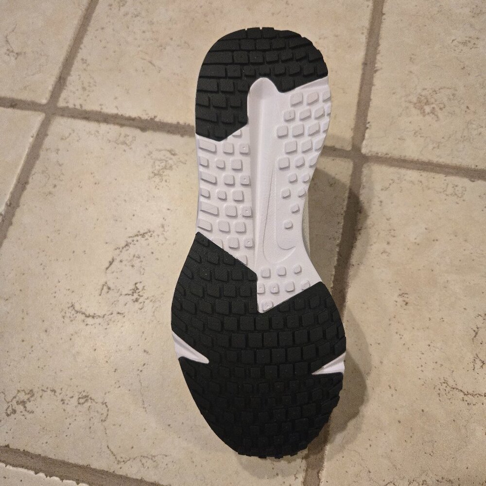 Brand New Nike Run Defy HM9594-100 Men's White Size 9.5 Shoes - Picture 3 of 9